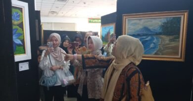 Kolaborasi Ibu dan Anak, 50 Lukisan Dipamerkan di Tamini Square